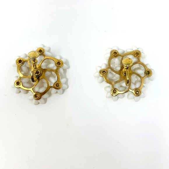 Vintage 1960s White Gold Floral Earrings Rhinestone Screw Backs - Picture 4 of 4